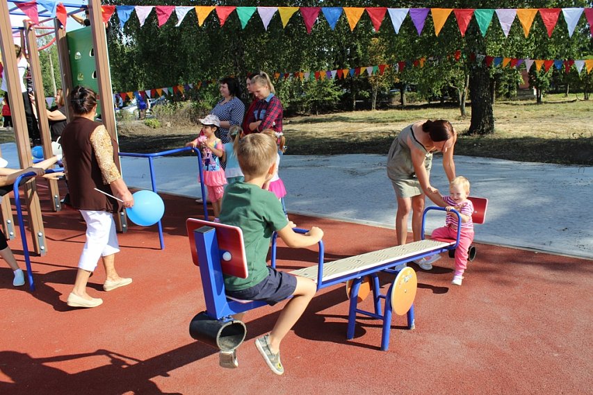 В Губкинском округе открыли новую детскую спортивно-игровую площадку