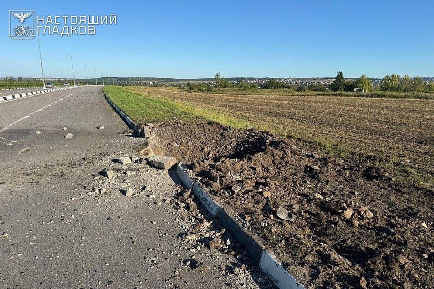 Два автомобиля и дорожное полотно пострадали при атаке БПЛА в Губкине