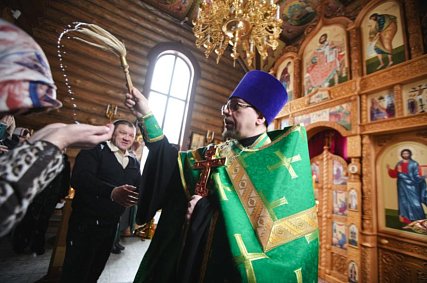 Маяк духовной жизни: почему перед сменой многие сотрудники ЛГОКа заходят в часовню