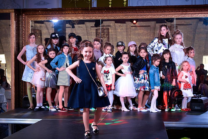 Девочки из Губкина стали участницами модного показа в Белгороде