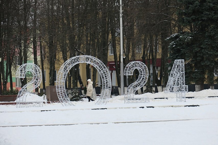 Губкин начали украшать к Новому году