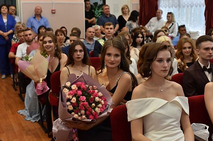 Утверждённые списки гостей и кинологи с собаками: каким будет выпускной–2025 в Губкине