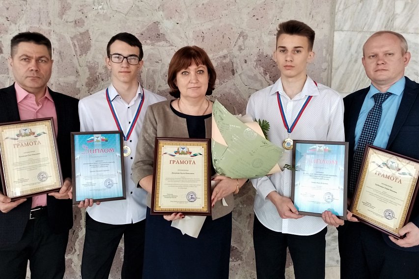 Трое школьников из Губкина стали победителями региональных предметных олимпиад