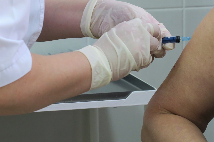 Владимир Путин подписал закон о бесплатной вакцинации в частных клиниках 