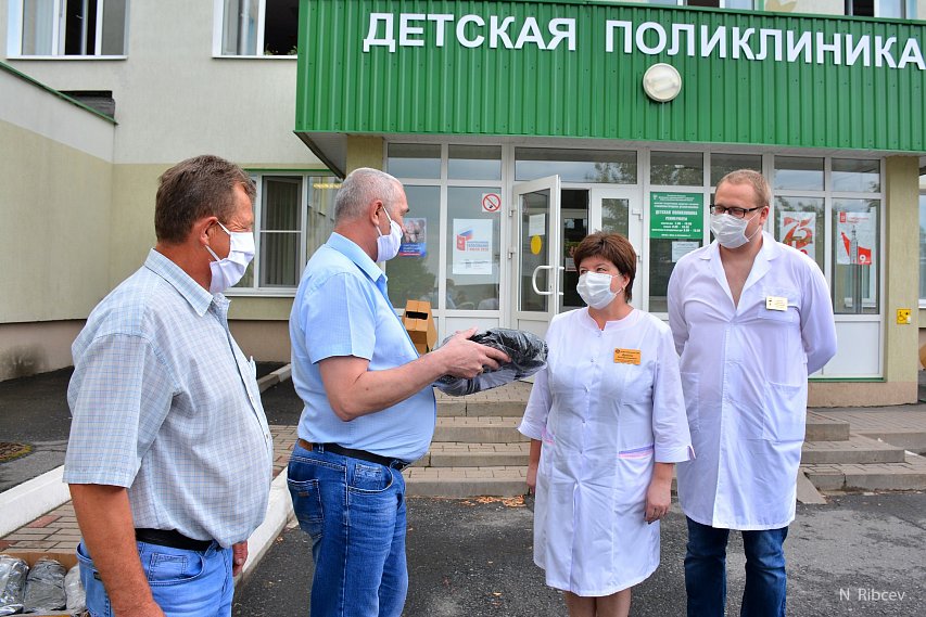 Профком Лебединского ГОКа передал детской больнице Губкина новую партию защитных средств