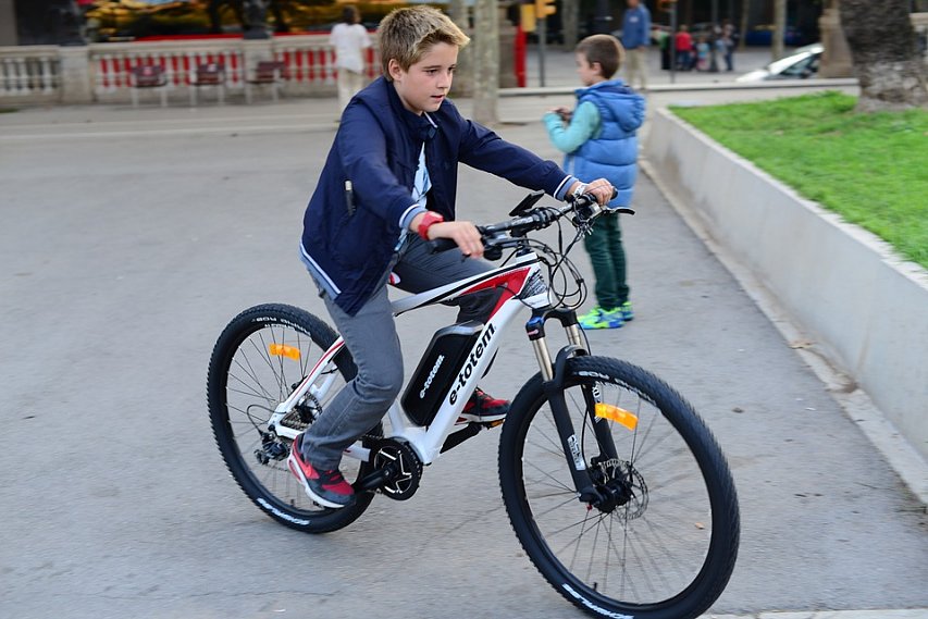 Велосипед без бед: родителям юных губкинских велосипедистов напомнили о правилах безопасности