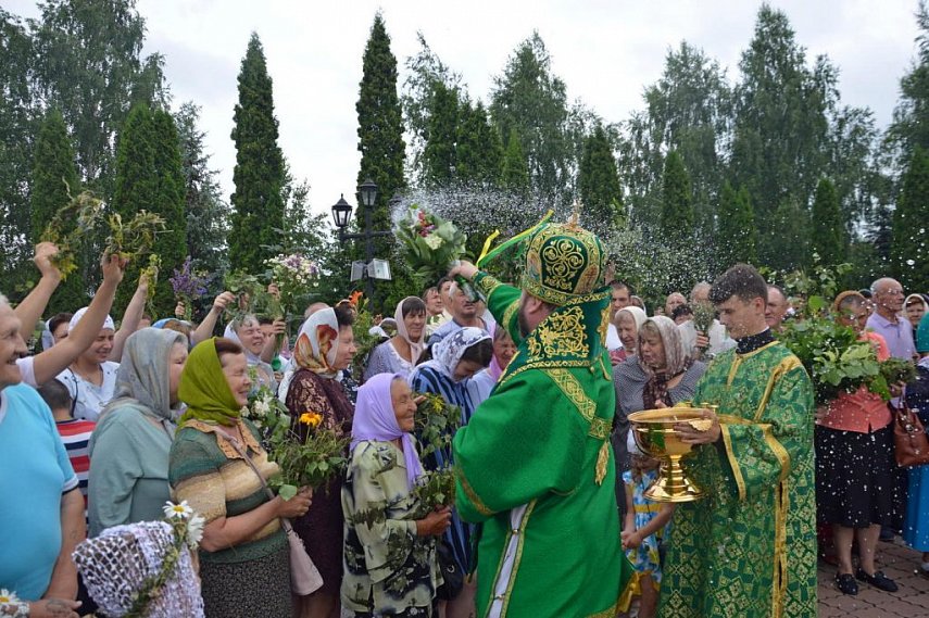 Новости Губкинского округа: от празднования Троицы – до компенсаций за ТКО