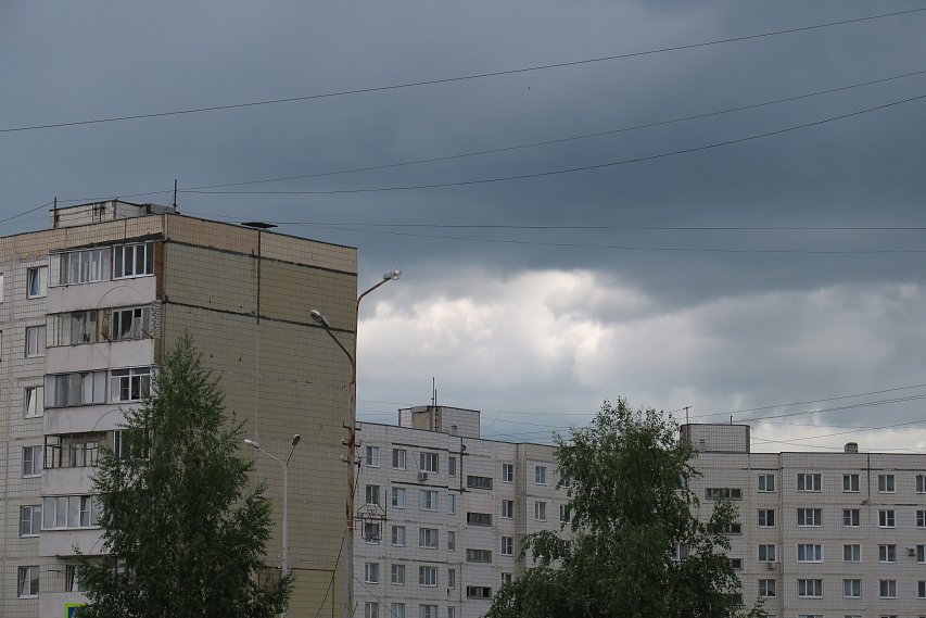 Жителей Белгородской области снова предупредили о грозе и граде