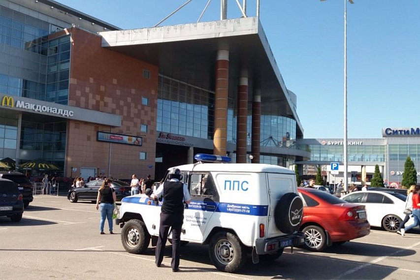 В Белгороде эвакуировали людей из торговых центров, зданий аэропорта и вокзалов