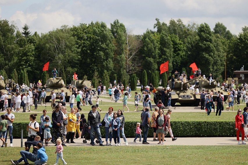 Губкинцы приняли участие в торжествах на Прохоровском поле