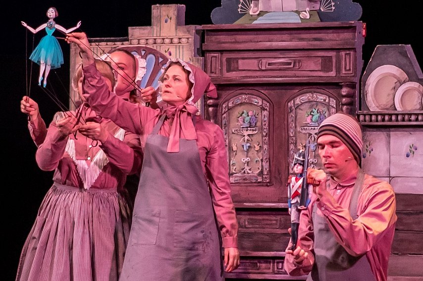 История о любви и мужестве: «Стойкий оловянный солдатик» ожил на губкинской сцене