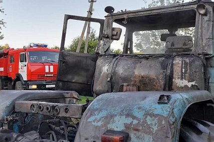 В Губкинском округе загорелся трактор