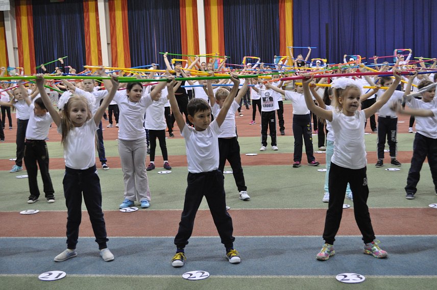 Вовлекать детей в спорт помогут гимнастические палочки