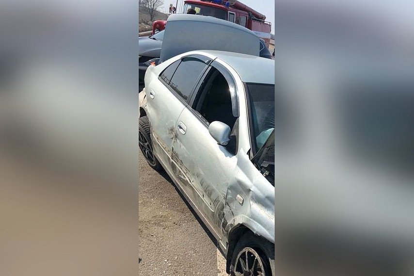 Две иномарки и КамАЗ столкнулись в Губкинском округе