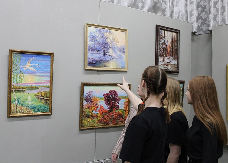 Выставка живописных работ «Красота земная» открылась в Губкине