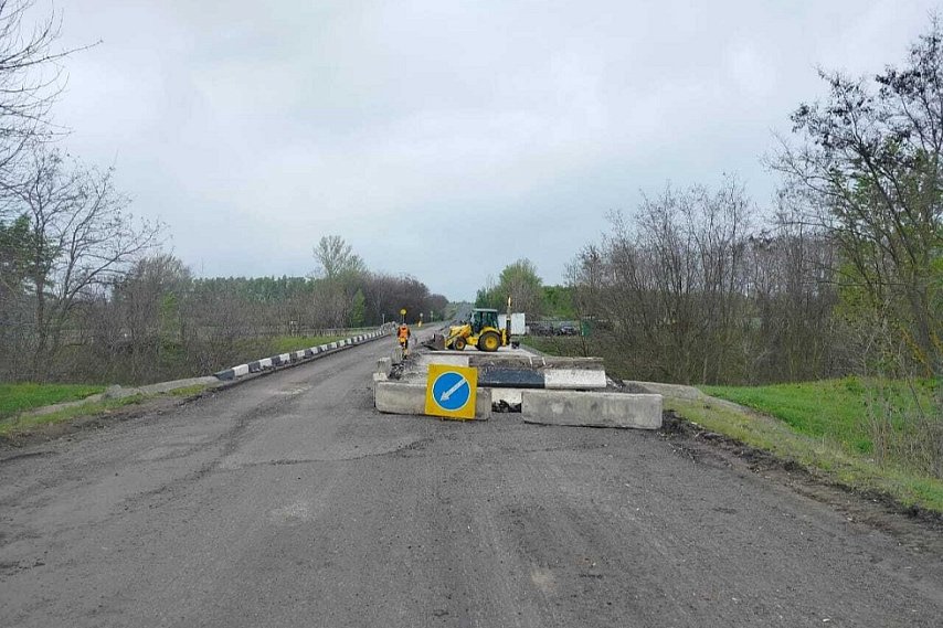 В Губкинском округе начали ремонт моста через суходол