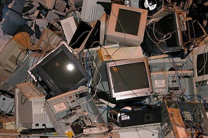 В России запретят выбрасывать компьютеры и бытовую технику в мусорные баки 