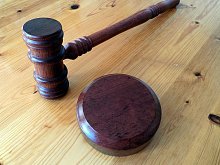 Губкинка предстанет перед судом за кражу украшений у пожилой женщины