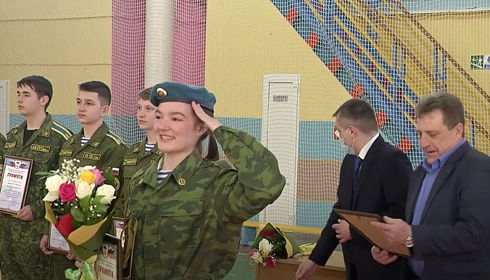 В Губкине наградили руководителей и курсантов военно-патриотических клубов