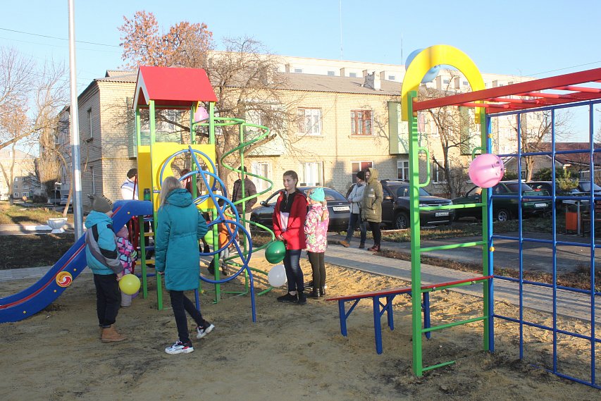 Новые детские площадки появились в Губкине