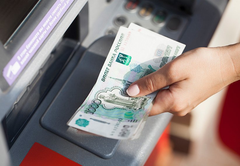 Жительница Губкина подозревается в краже забытых в банкомате денег