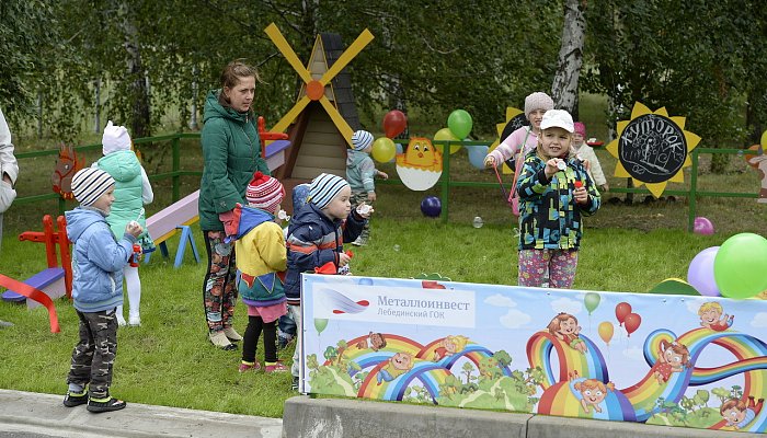В селе Вислая Дубрава открыли детскую площадку