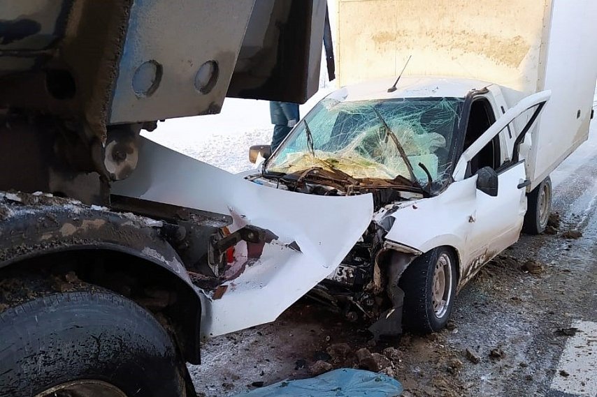 Смертельное ДТП в Губкинском округе: легковушка влетела в грузовик