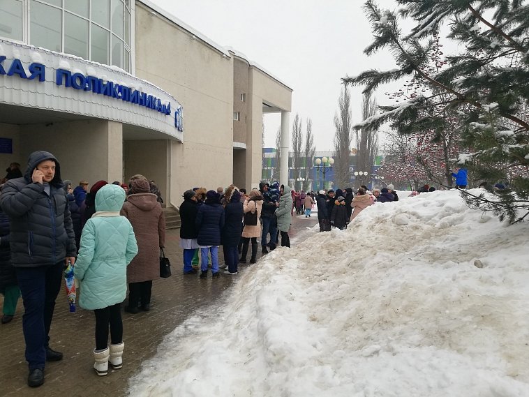 В Белгороде эвакуируют людей из больниц и торговых центров