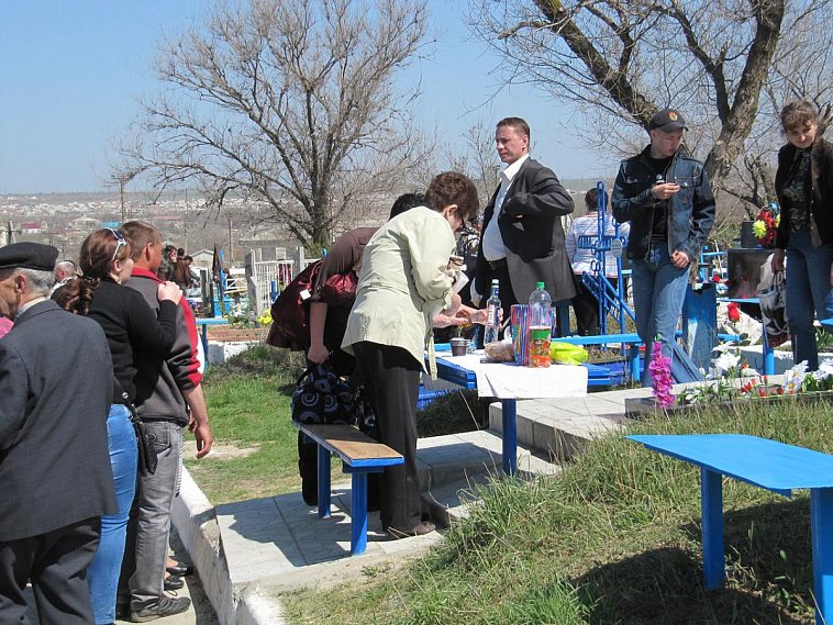 В Белгородской митрополии советуют отказаться от «пасхальных походов» на кладбища 