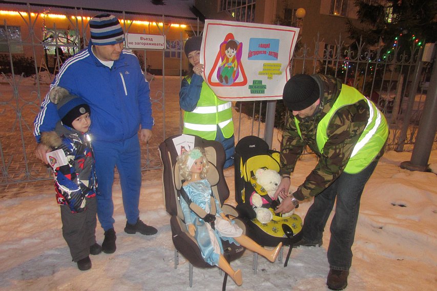 В Губкине родители организовали мастер-классы по безопасной перевозке детей
