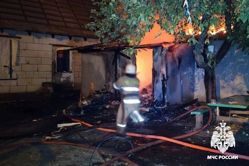 В губкинском селе сгорел жилой дом