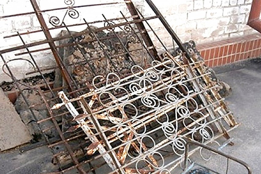 Ничего святого: губкинец сдавал кладбищенские оградки в металлолом