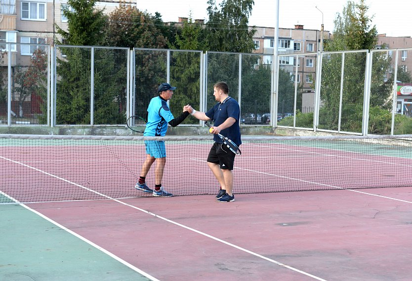 Спорт для тонуса ума и тела: на Лебединском ГОКе прошли соревнования по теннису