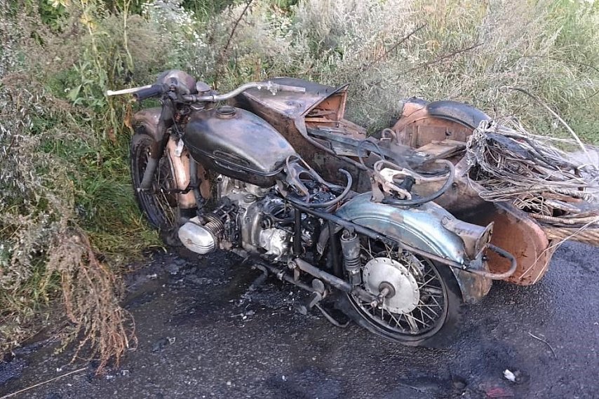 В Губкине в четверг на одной из улиц загорелся мотоцикл