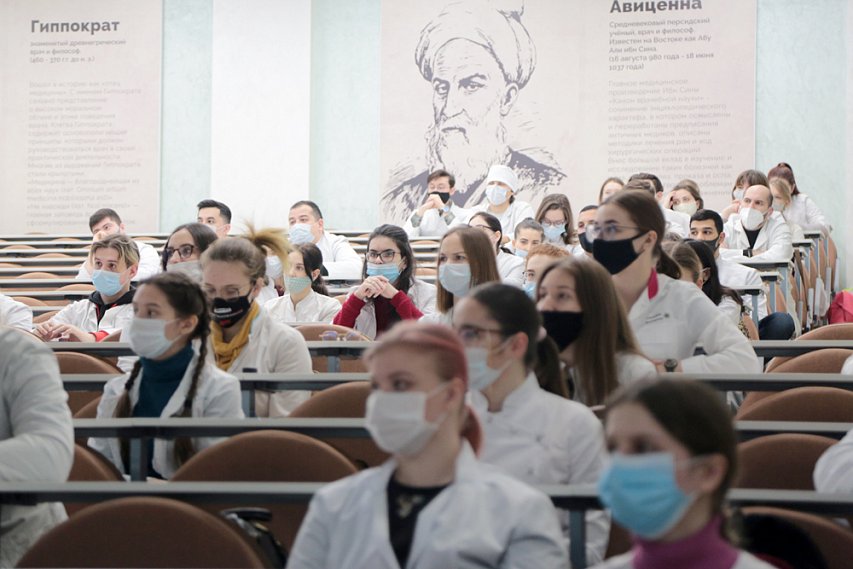 В Белгородской области ушедших работать в красную зону врачей заменят ординаторы