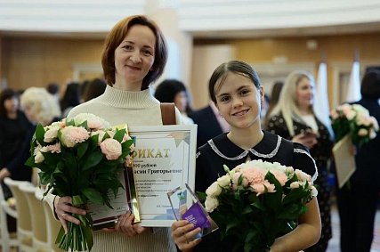 Три губкинские школьницы стали стипендиатами губернатора в номинации «Дополнительное образование»