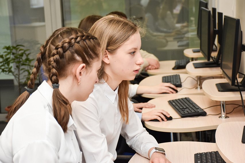 В октябре школьники Белгородской области начнут изучать языки программирования
