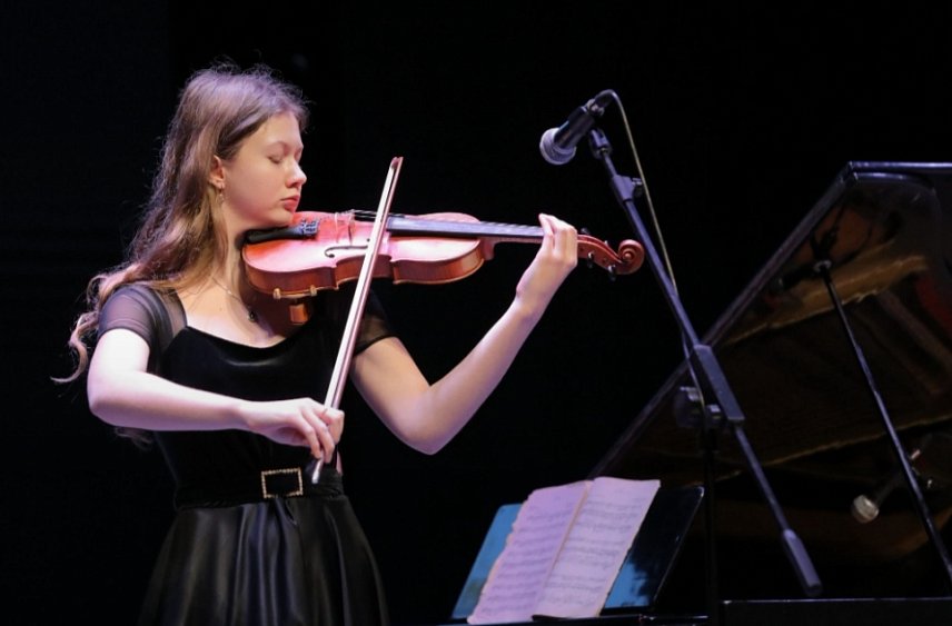 картинки самые юные музыканты. молодой скрипач. сахаров савва. молодой музыкант. юные музыканты.