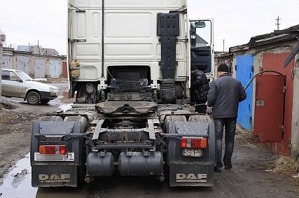 Губкинцам грозит штраф за хранение горючих жидкостей в гараже