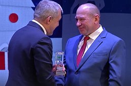 На ОЭМК и ЛГОКе отметили трудовые достижения коллективов и назвали обладателей звания «Человек года»