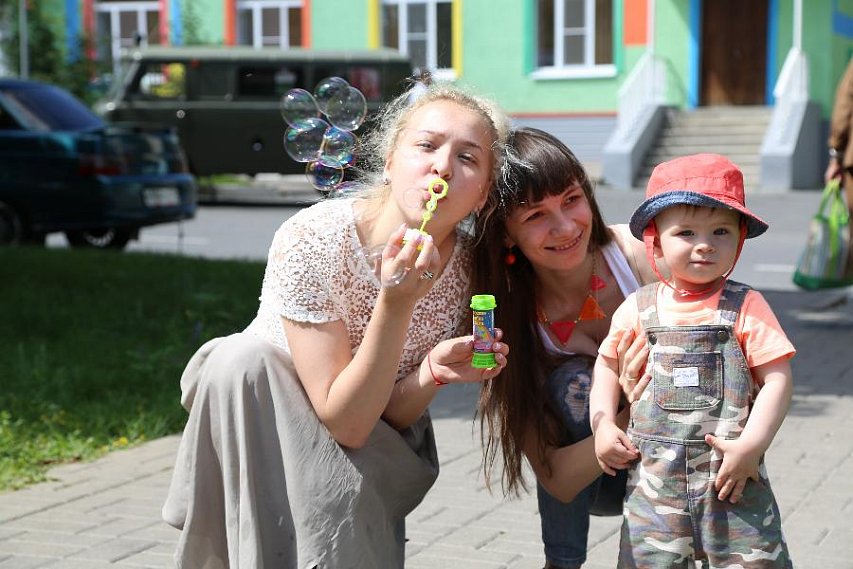 Почти 50 миллионов рублей выделено в этом году на поддержку губкинских семей с детьми
