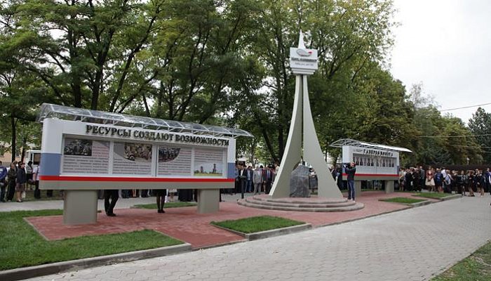 В Губкине обновили галерею почета Лебединского ГОКа