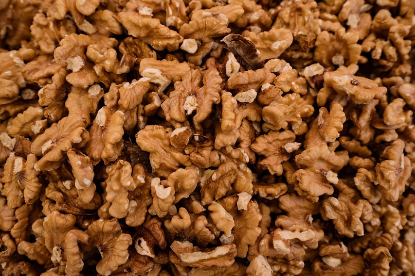 Суд взыскал с «Магнита» компенсацию жительнице Губкина за покупку просроченных орехов