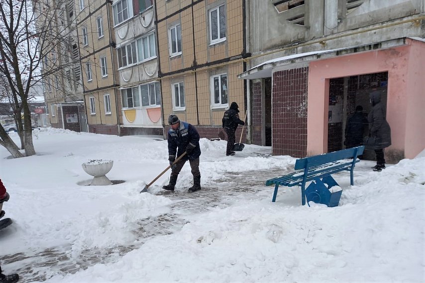 Жителей Губкина просят помочь коммунальщикам в уборке снега