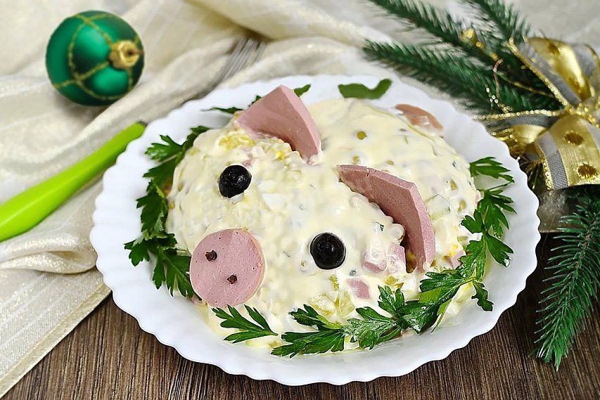 Блюда для новогоднего стола в год Свиньи: от салата "Тбилиси" - до котлет "Ласточкино гнездо"