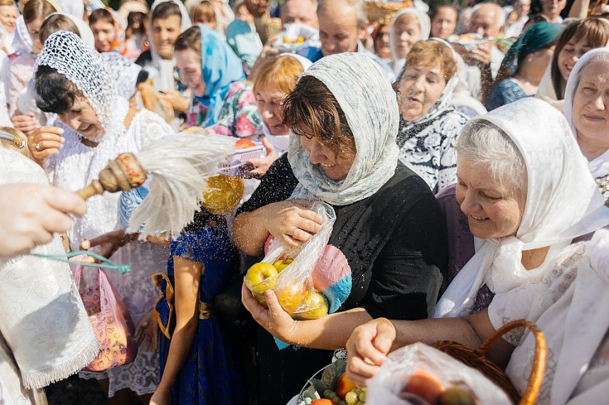 Храмы Губкина поделились расписанием богослужений и освящения плодов на Яблочный Спас