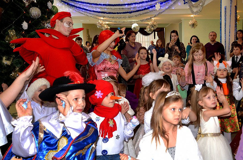 Шесть тысяч губкинских и старооскольских детей побывали на новогодних представлениях бесплатно 
