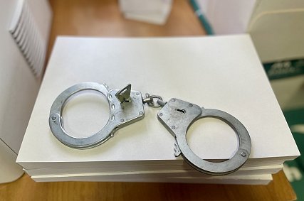 Оскольчанку, приехавшую искать тайник в Губкинский округ, задержали полицейские