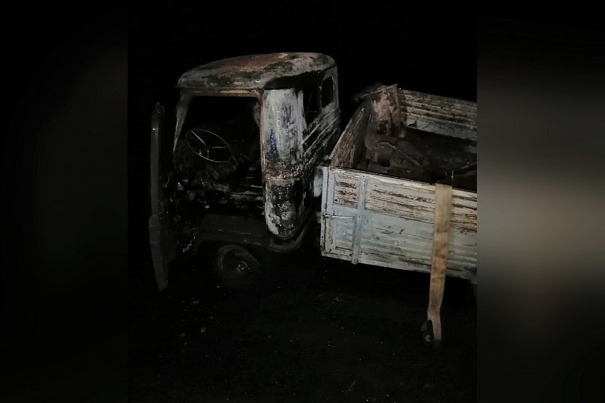 В Губкине ночью загорелся автомобиль