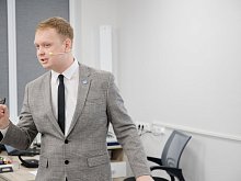 Игорь Гребёнкин из Губкина оказался в числе лучших учителей Белгородской области и получил премию